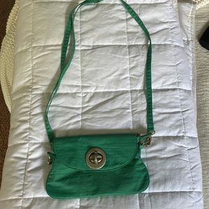 Green Baggallini crossbody purse! Super cute for summer
